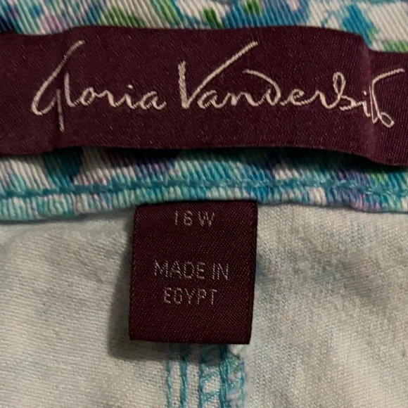 Gloria Vanderbilt Amanda Capris - Size 16W - Picture 5 of 6